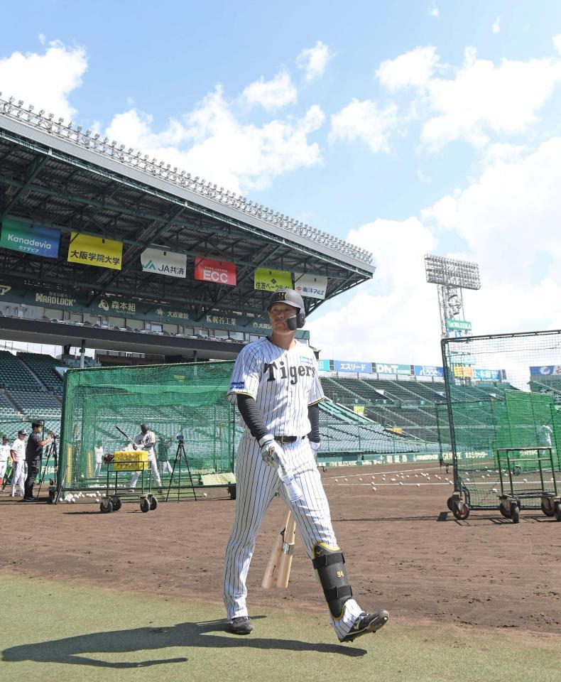 　打撃練習を終えた原口（撮影・西田忠信）