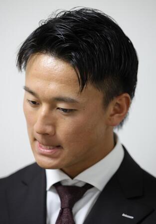 　戦力外通告を受け、口惜しさをにじませる森木（撮影・坂部計介）