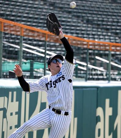 　クッションボールの練習をする高寺（撮影・田中太一）