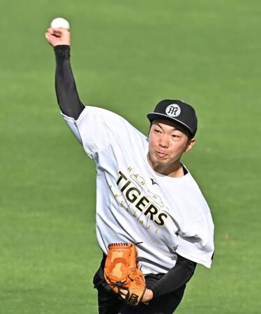 　キャッチボールする石井（撮影・西田忠信）