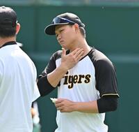 　クリーム塗る森下（撮影・西田忠信）