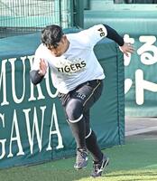 　ダッシュを繰り返す原口（撮影・西田忠信）