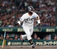 　３回、３ランを放つ前川（撮影・北村雅宏）