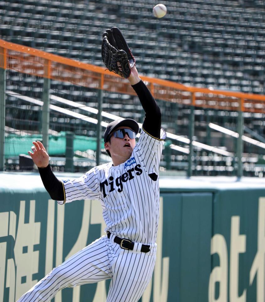 　クッションボールの練習をする高寺（撮影・田中太一）