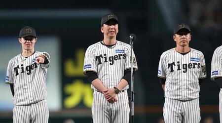 　あいさつする藤川監督（中央）＝撮影・北村雅宏