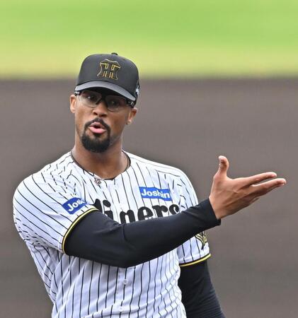 　１回、長坂に合図を送るデュプランティエ（撮影・西田忠信）