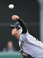 　２番手で力投する高橋（撮影・西田忠信）