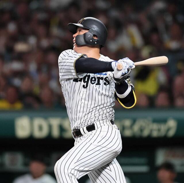 阪神・原口 涙の引退セレモニー 今季最終戦で代打出場、九回まさか捕手