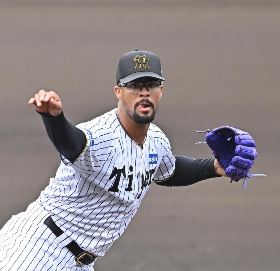 　力投する先発のデュプランティエ（撮影・西田忠信）