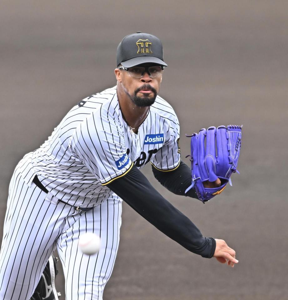 　力投する先発のデュプランティエ（撮影・西田忠信）