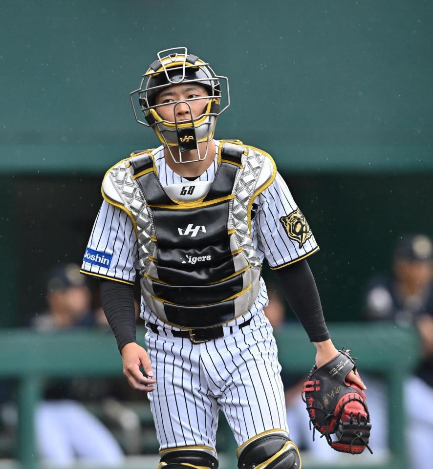 　試合途中から捕手に入った中川（撮影・西田忠信）