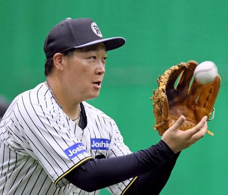 　ノックを受ける大山（撮影・立川洋一郎）