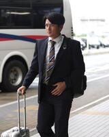 　宮崎に向けて出発する高寺（撮影・北村雅宏）