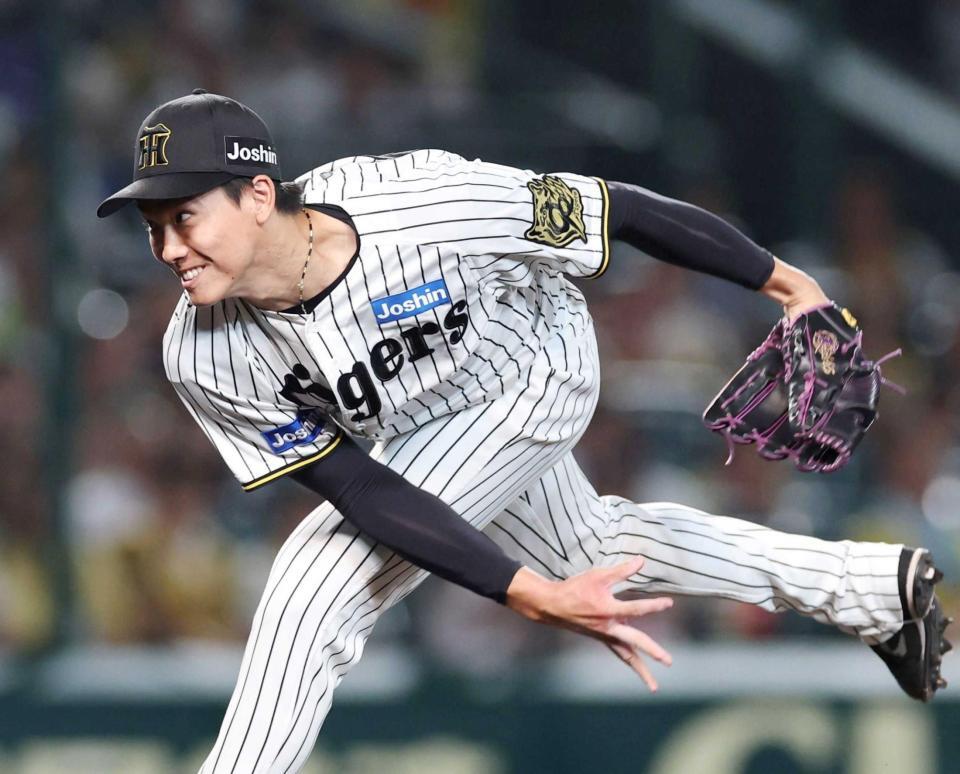 　シーズン最終戦でマウンドに上がった湯浅＝２日　