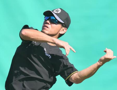 　練習で汗を流す伊藤将（撮影・田中太一）