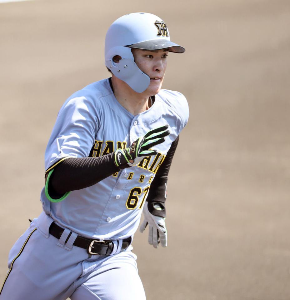 　１回、二塁打を放つ高寺（撮影・田中太一）