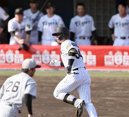 　９回、同点適時打を放つ原口（撮影・田中太一）