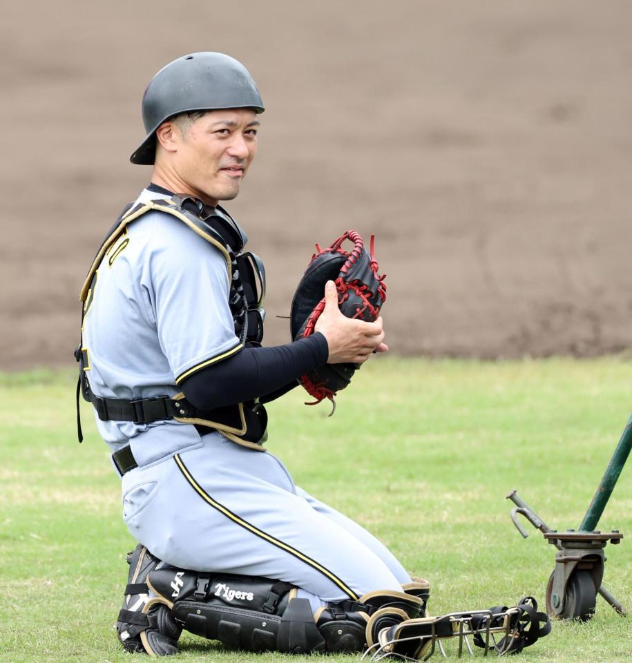 　試合に向け準備をする坂本（撮影・田中太一）