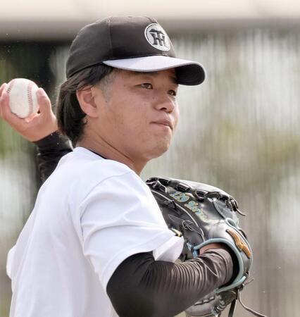 　投内連係で送球する・高橋（撮影・田中太一）