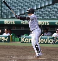 　シート打撃で中越え本塁打を放つ大山（撮影・北村雅宏）