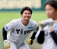 　シート打撃前、屈伸をして準備する森下（撮影・田中太一）