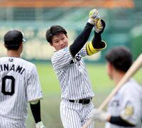 　実戦練習前、打撃のイメージを膨らませる！？森下（撮影・田中太一）