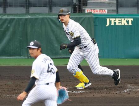 　右前打を放つ佐藤輝（撮影・山口登）