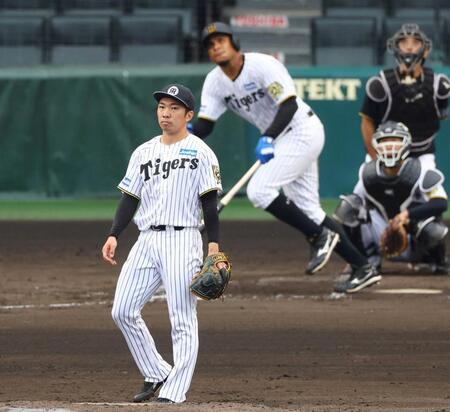 　石井はヘルナンデスに適時二塁打を許す（撮影・山口登）