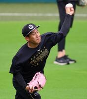 　キャッチボールする伊原（撮影・山口登）