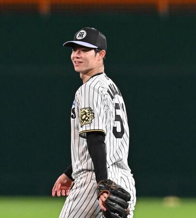 　練習の合間に笑顔を見せる中野（撮影・西田忠信）