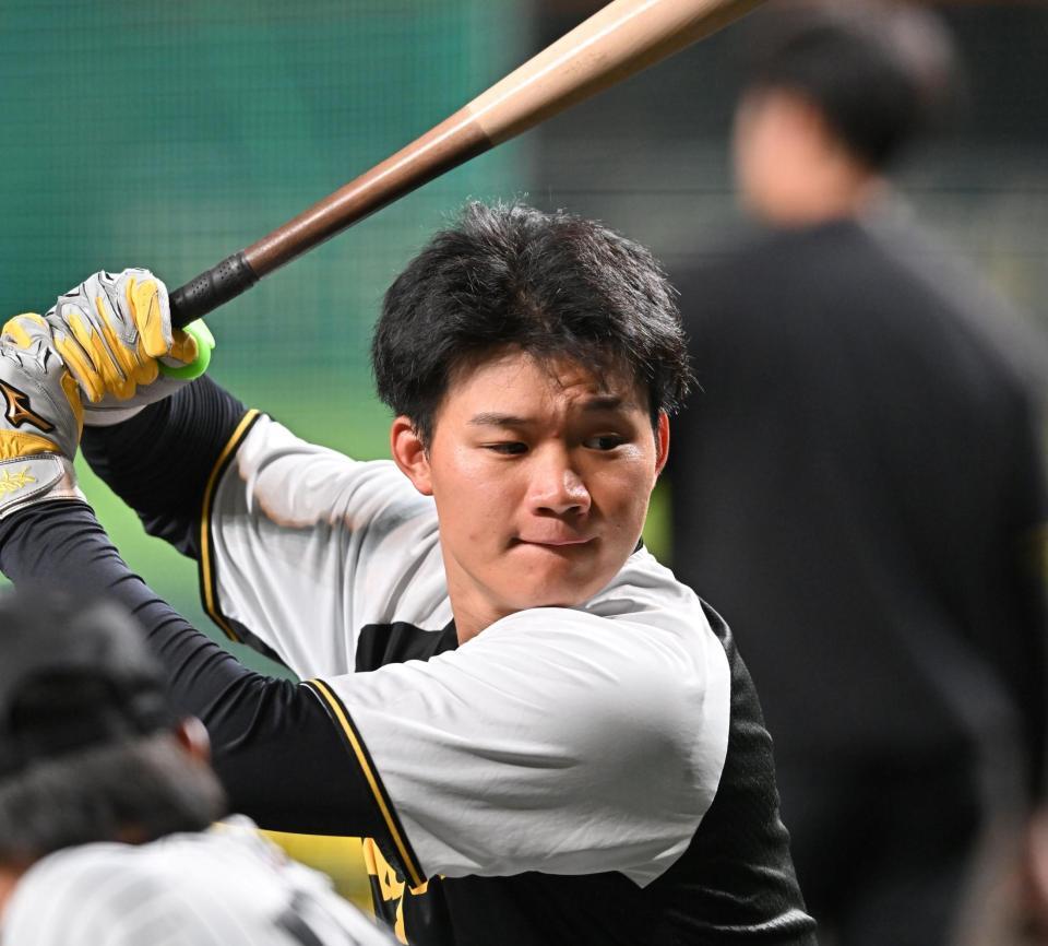 　力を込めて打撃練習する森下（撮影・西田忠信）