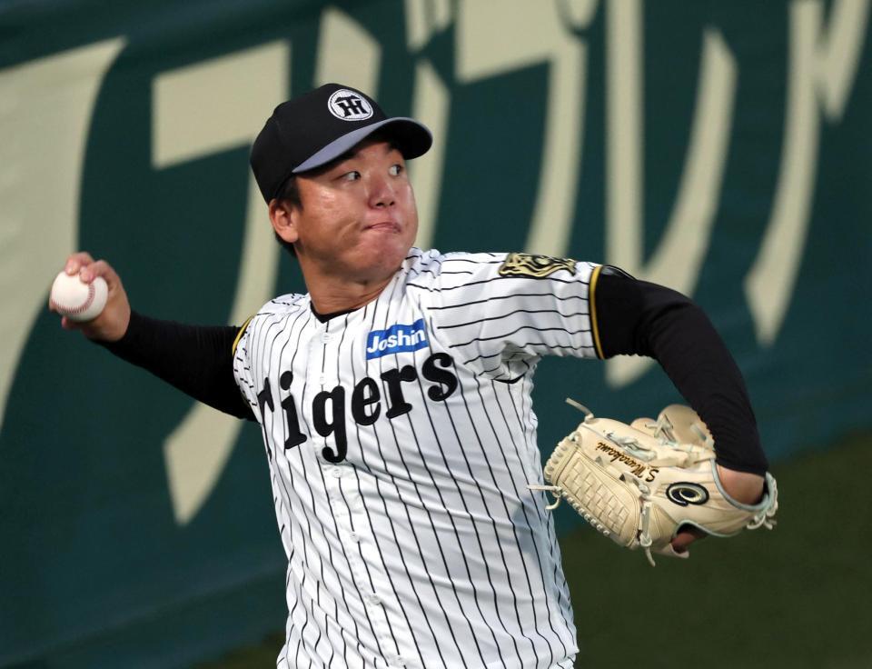 　キャッチボールする村上（撮影・山口登）