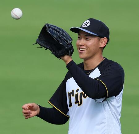 　キャッチボールをして調整する早川（撮影・立川洋一郎）