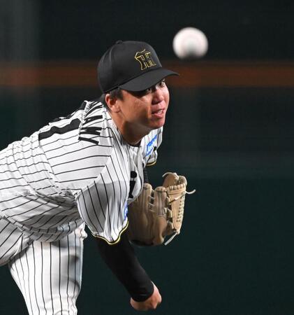 　１回、力投する先発の村上（撮影・飯室逸平）