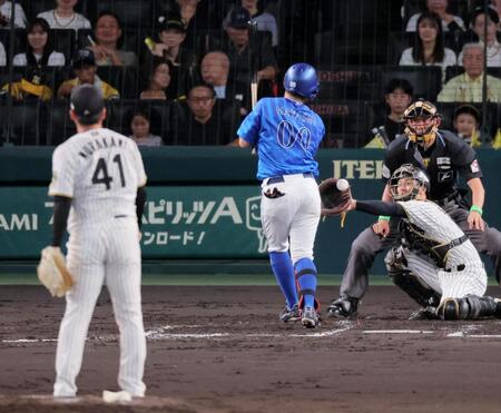 　２回、死球を受ける林