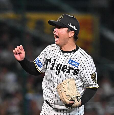 　３回、山本を三振に仕留めた村上（撮影・西田忠信）