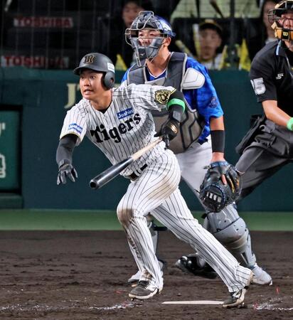 阪神 藤川監督の勝負手に甲子園どよめく 五回で中川→代走・小野寺、村上→代打・ヘルナンデスも無得点 東の執拗な牽制にはブーイングも