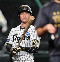 　打撃練習をする近本