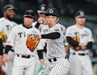 　けん制の練習をする石井（撮影・田中太一）