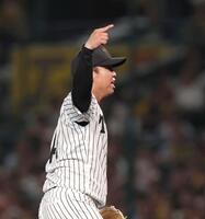 　３回、筒香のスイングをアピールする村上（撮影・北村雅宏）