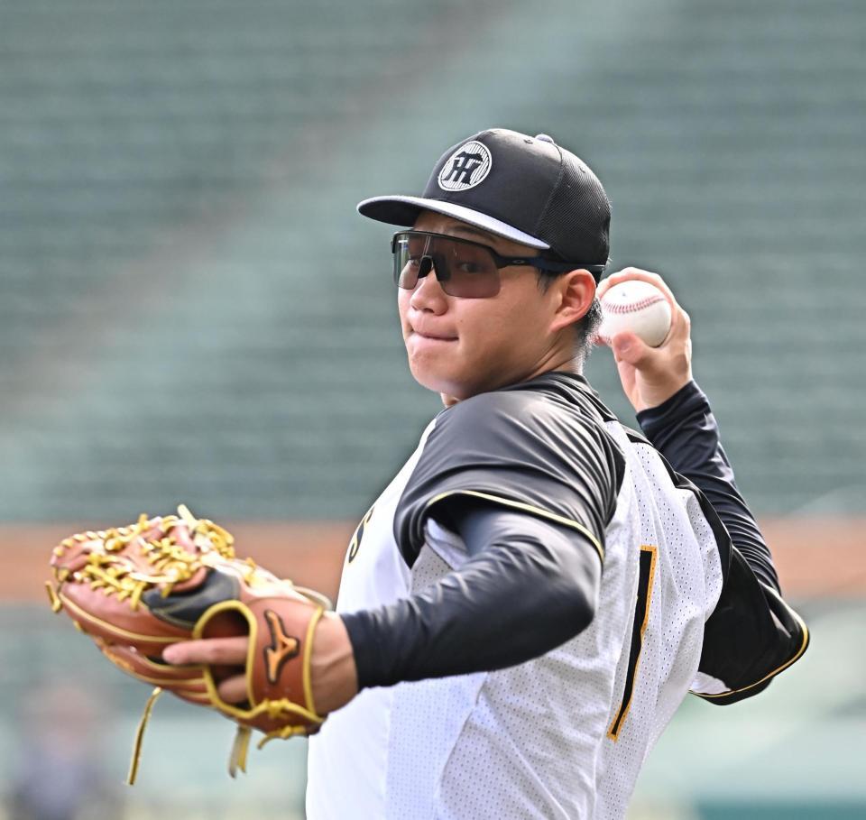 　キャッチボールする森下（撮影・西田忠信）