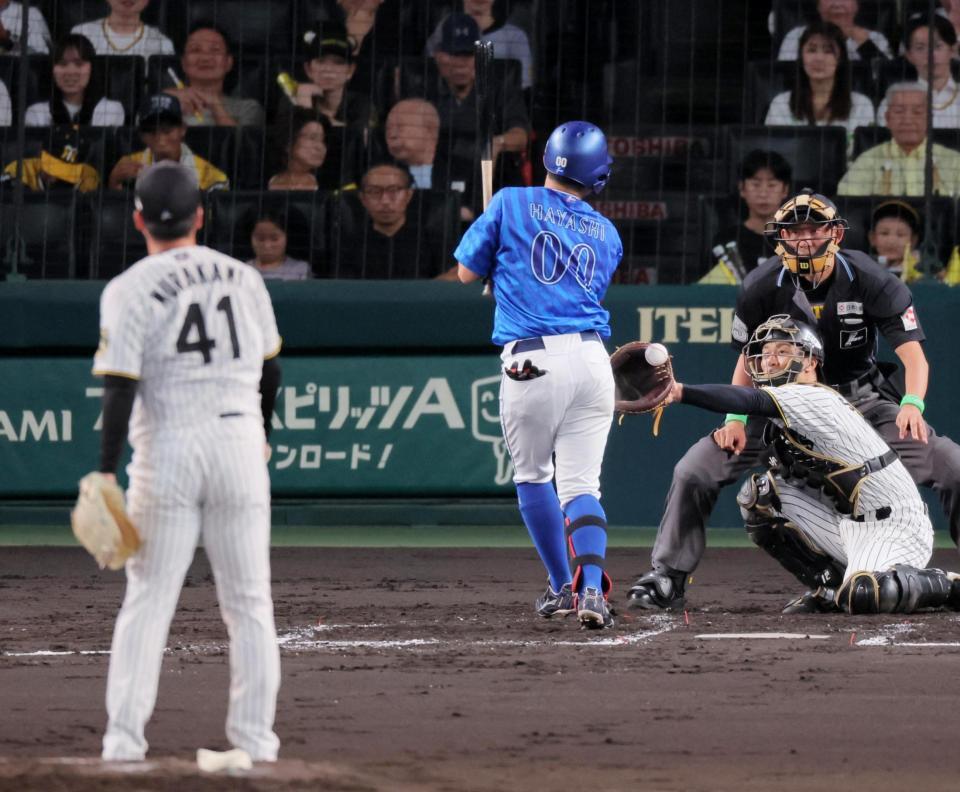 　２回、死球を受ける林