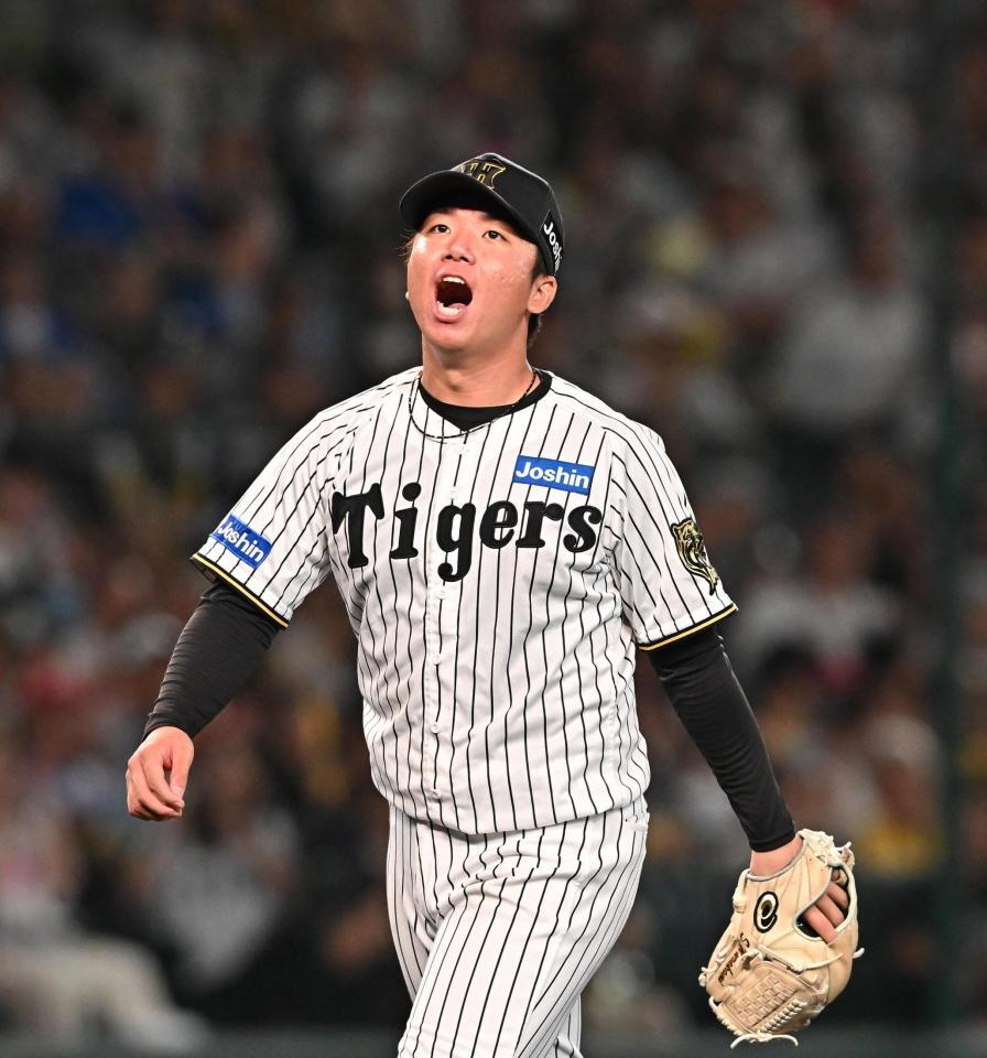 　４回、蝦名を三振に仕留め、ほえる村上（撮影・西田忠信）