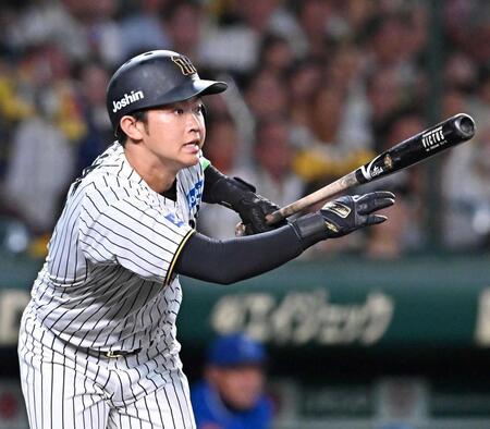 　５回無死、右前打を放つ中川（撮影・西田忠信）