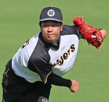 　キャッチボールをして調整する才木（撮影・立川洋一郎）