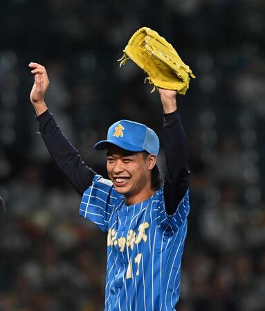 　セレモニアルピッチを務めたバッテリィズのエース（撮影・西田忠信）