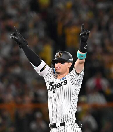 阪神・佐藤輝「初回に先制できたのは良かった」 左翼線にポトリと落ちる適時二塁打 大山も中犠飛で続き2点を先取