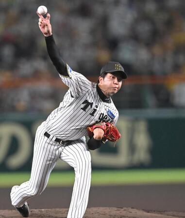 　力投する先発の才木（撮影・飯室逸平）