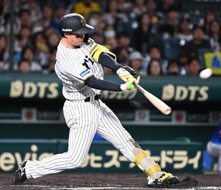 　１０回、森下が左中間へサヨナラツーランを放つ