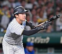 　５回無死、右前打を放つ中川（撮影・西田忠信）